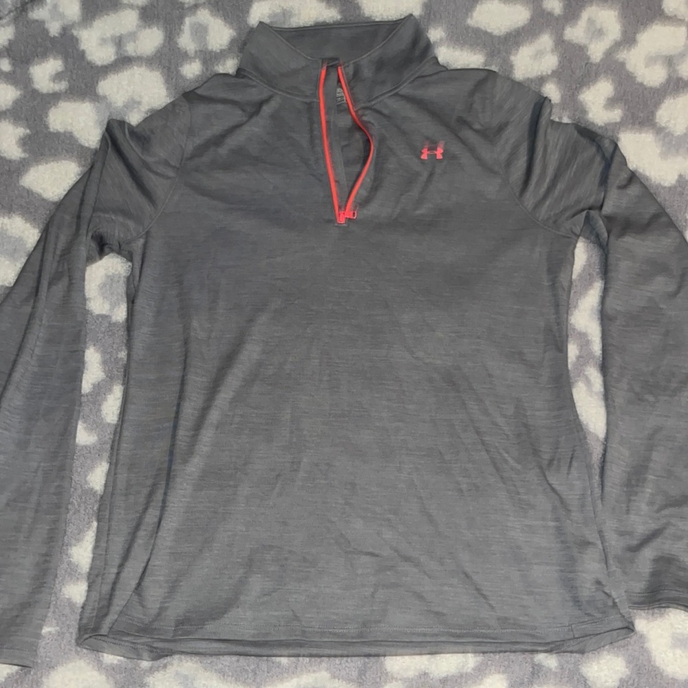 Grey under armor pullover.